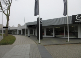 Autoshowroom met werkplaats, kantoren en buitenterrein