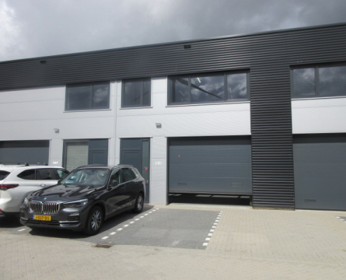 Bedrijfsruimte met inpandig bedrijfskantoor